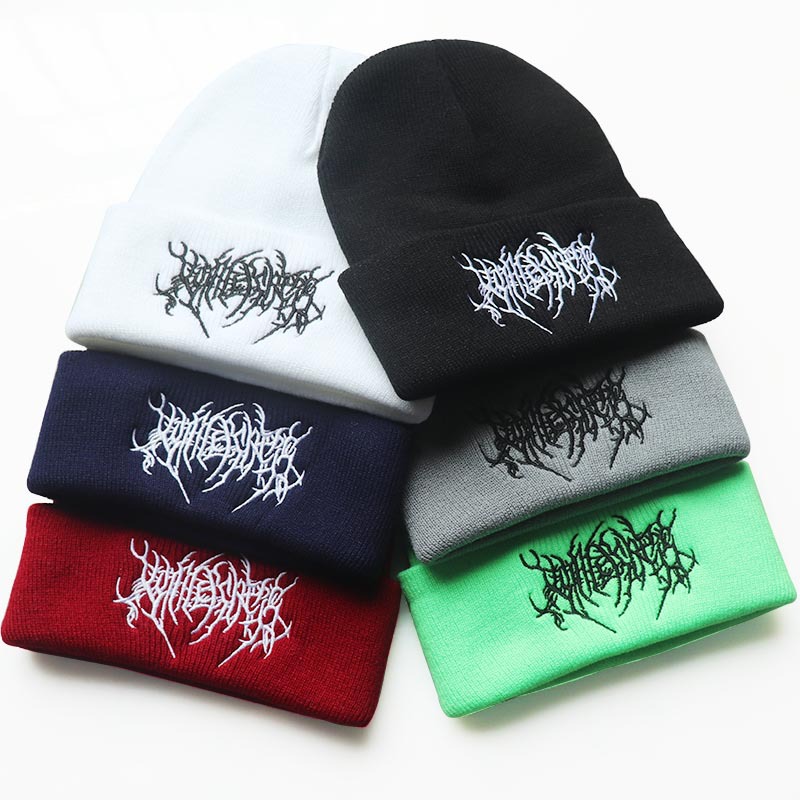 Gorro de punto con bordado de  - Embroidery Font Free reseña y precio